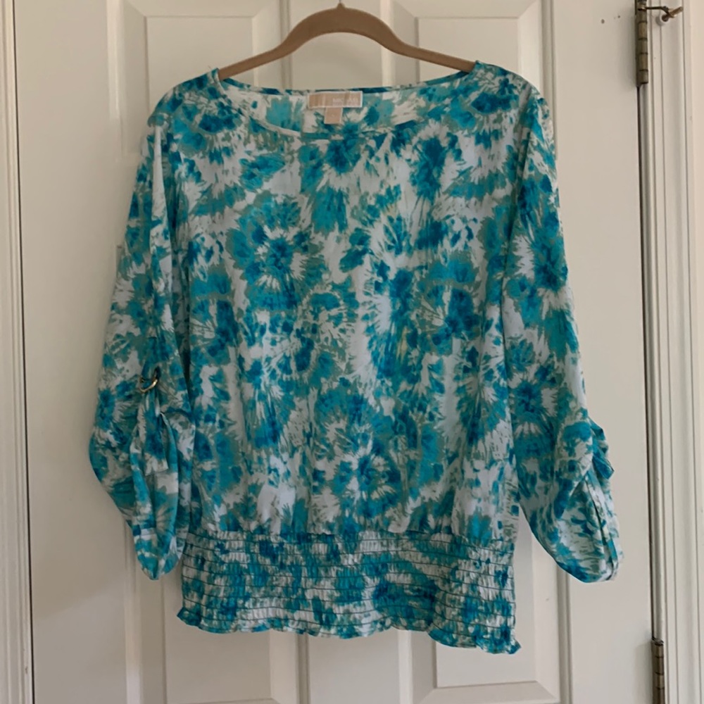 Beautiful, gathered 3/4 sleeve blouse